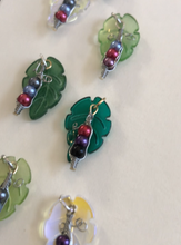 Load image into Gallery viewer, Mini pea pod charm
