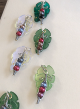 Load image into Gallery viewer, Mini pea pod charm