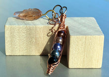 Load image into Gallery viewer, Mini pea pod charm